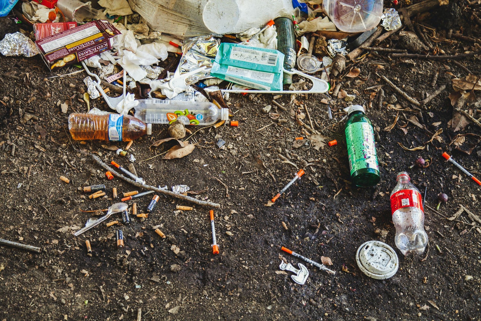 Drug paraphernalia were found in the crime scene (Image via Unsplash)